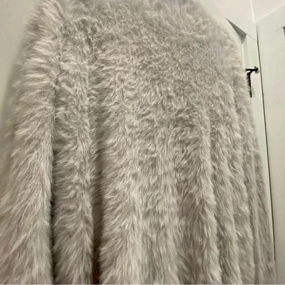 Free People Faux Fur Cardigan Silver Cloud - Picture 4 of 9